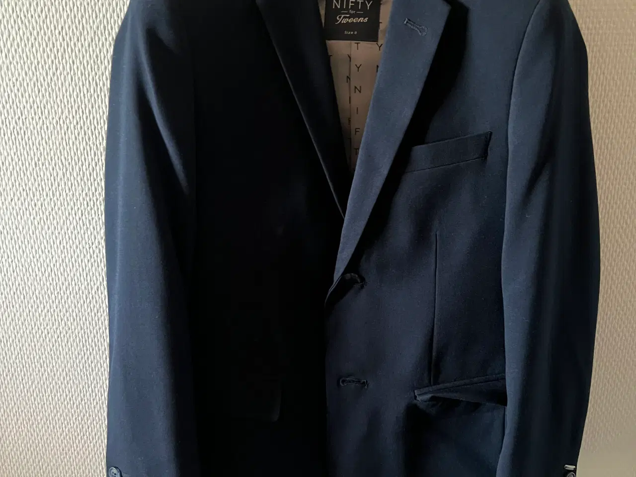 Billede 1 - Jakkesæt fra Nielsen str. 8 år