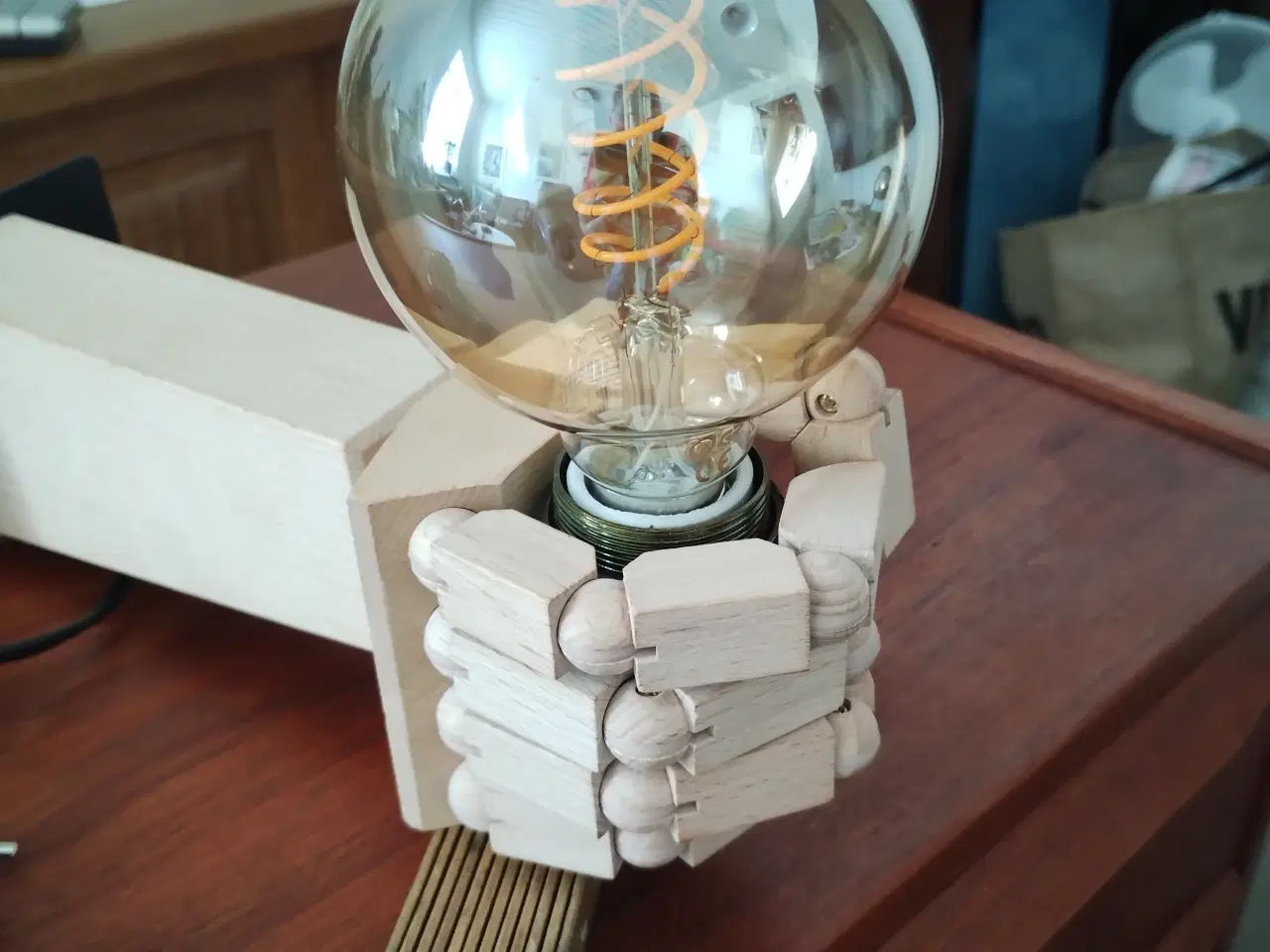 Billede 1 - The "Wood Fist". Væglampe - Loftslampe 