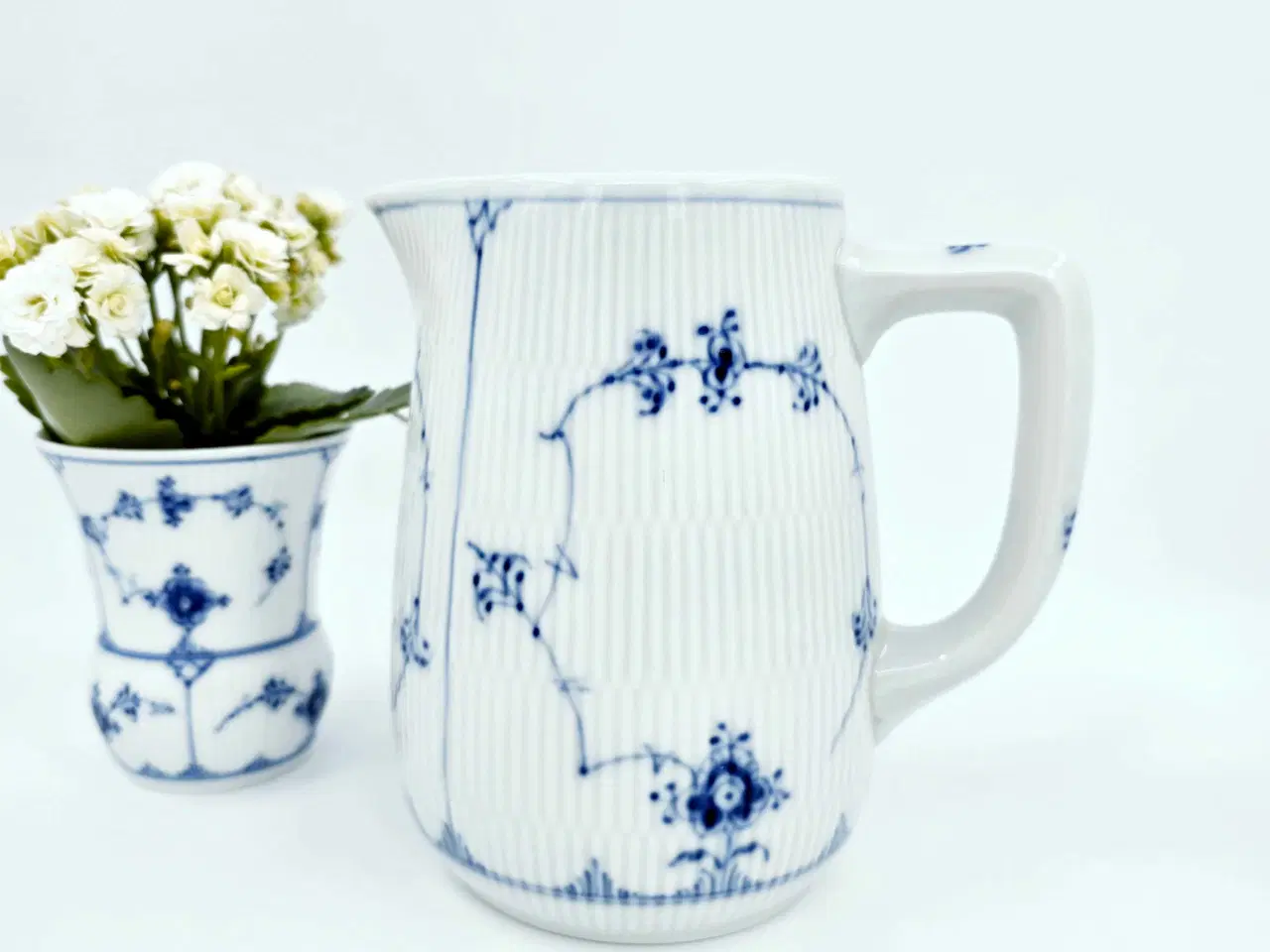 Billede 1 - Musselmalet Riflet Hotelporcelæn Stor Kande 