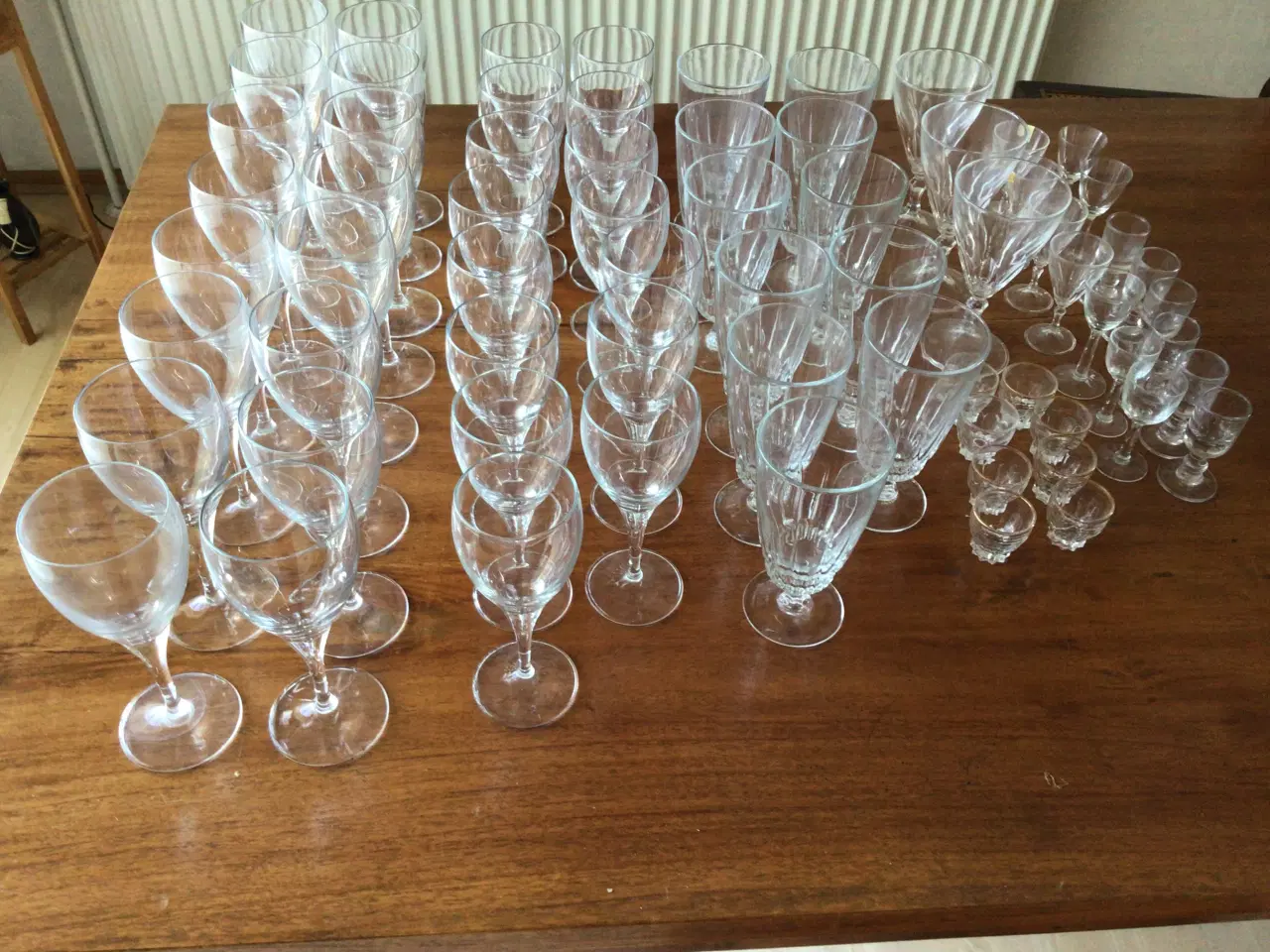 Billede 2 - 16 rødvin, 15 hvidvin, 11 øl glas, div. Snapseglas