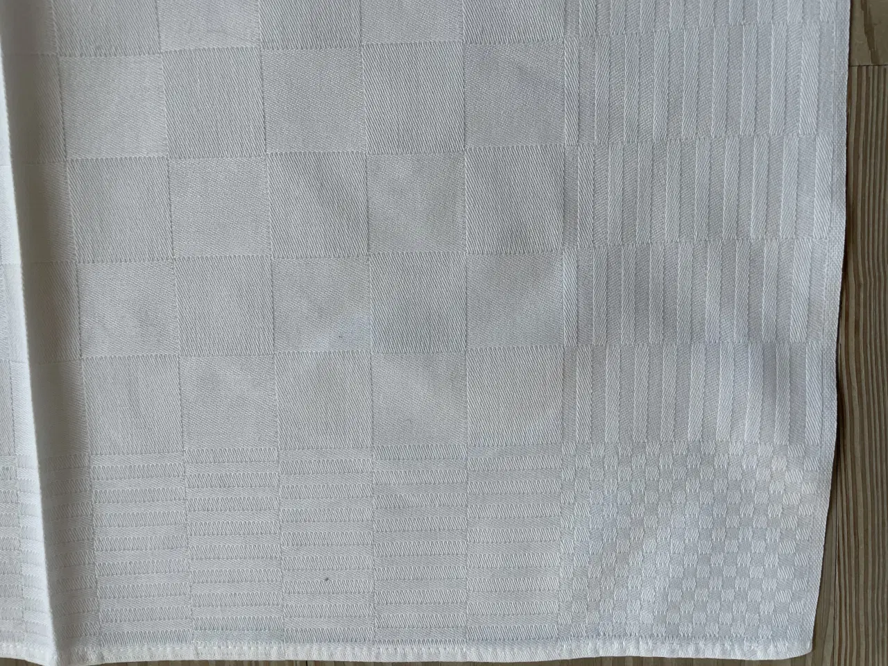 Billede 3 - Stofservietter hvide damaskvævede 7 stk.