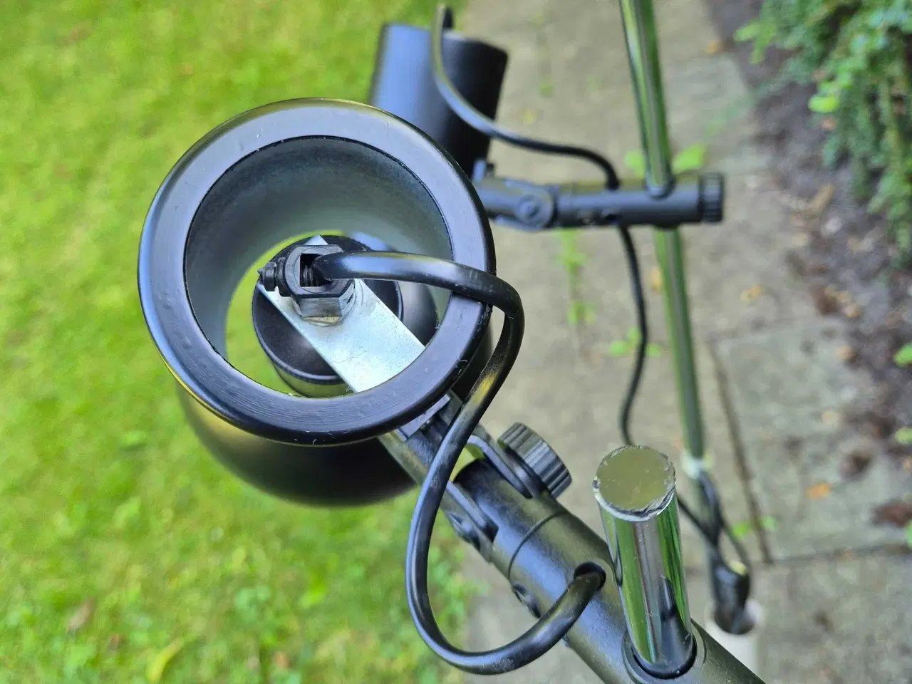 Billede 7 - To ens retrogulvlamper i sort