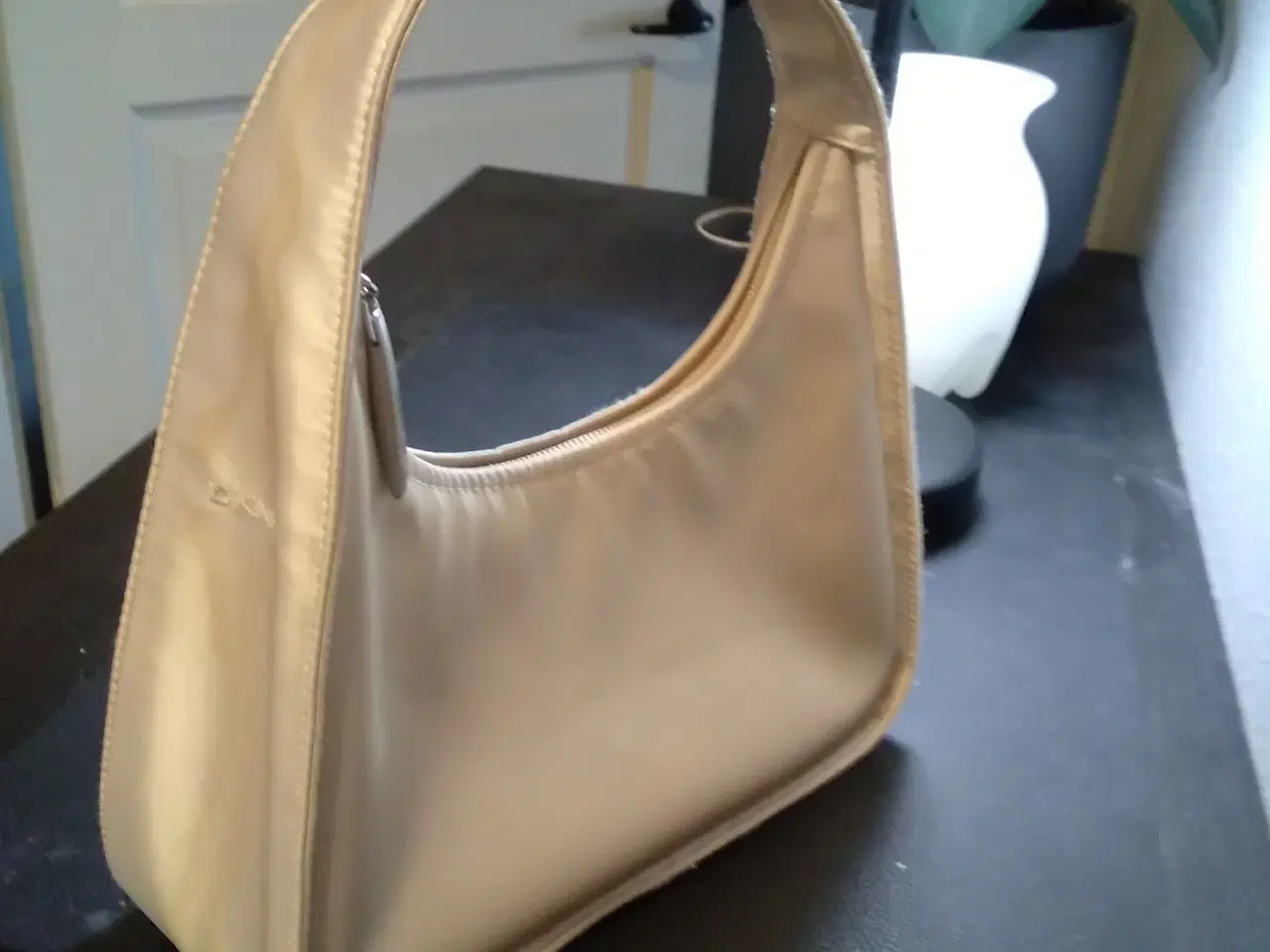 Billede 3 - DNKY lille taske aldrig brugt 