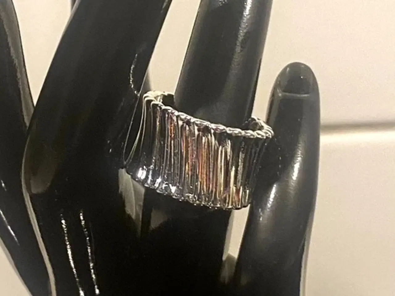 Billede 1 - * Sterlingsølv; Elegant riflet fingerring