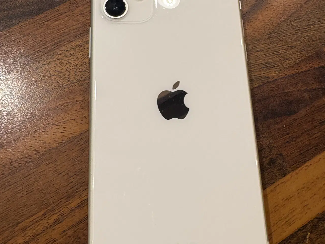 Billede 2 - iPhone 11 64 gb hvid 75% batterikapacitet 