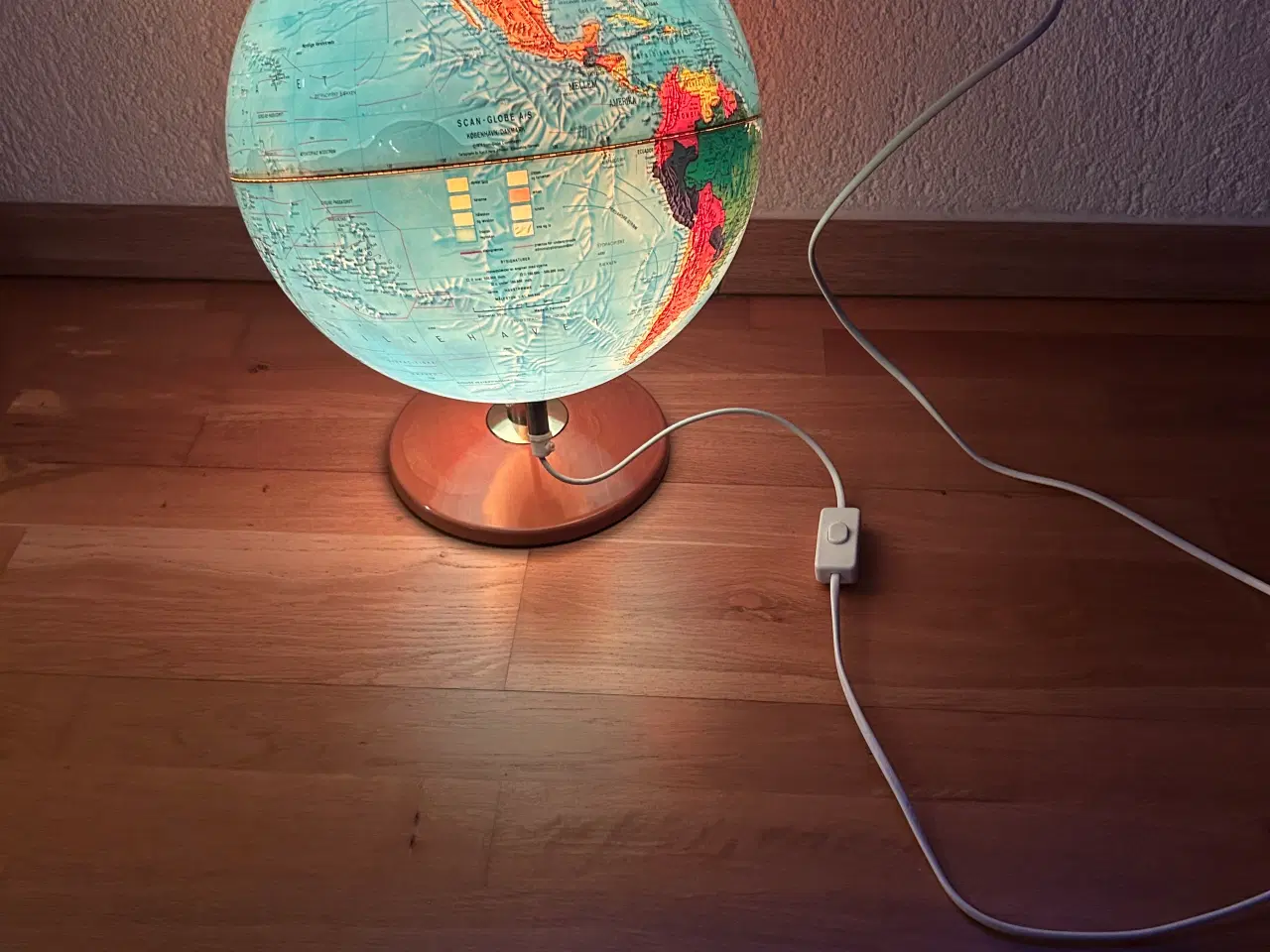 Billede 1 - Flot globus bordlampe 