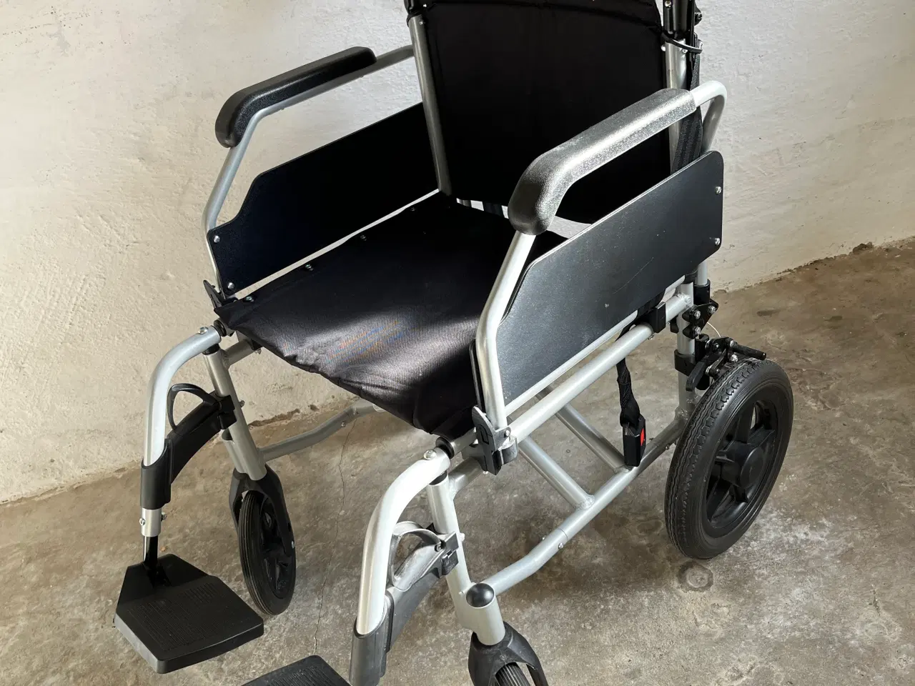 Billede 4 - Letvægtskørestol i aluminium.