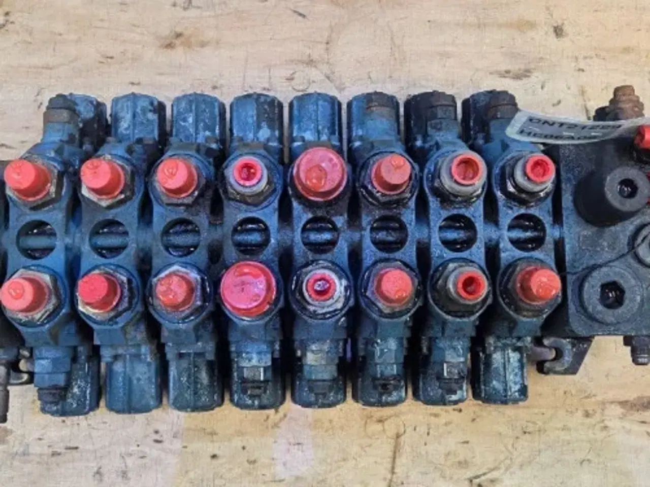 Billede 10 - New Holland LB115B Hydraulikventil 87305216