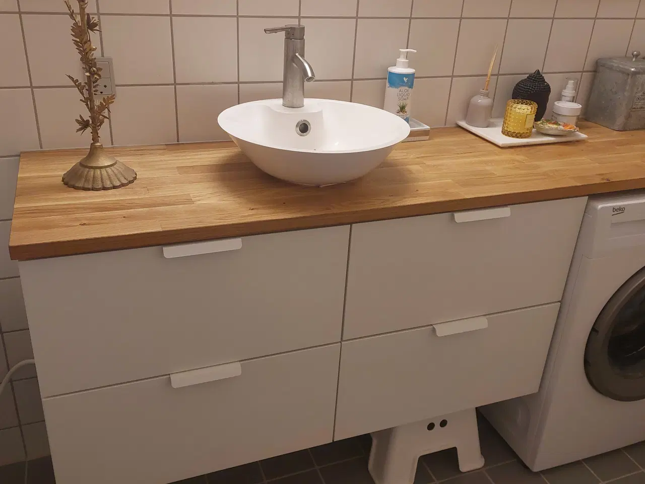 Billede 1 - badeværelses arrangement fra Ikea. Skabe Godmorgen