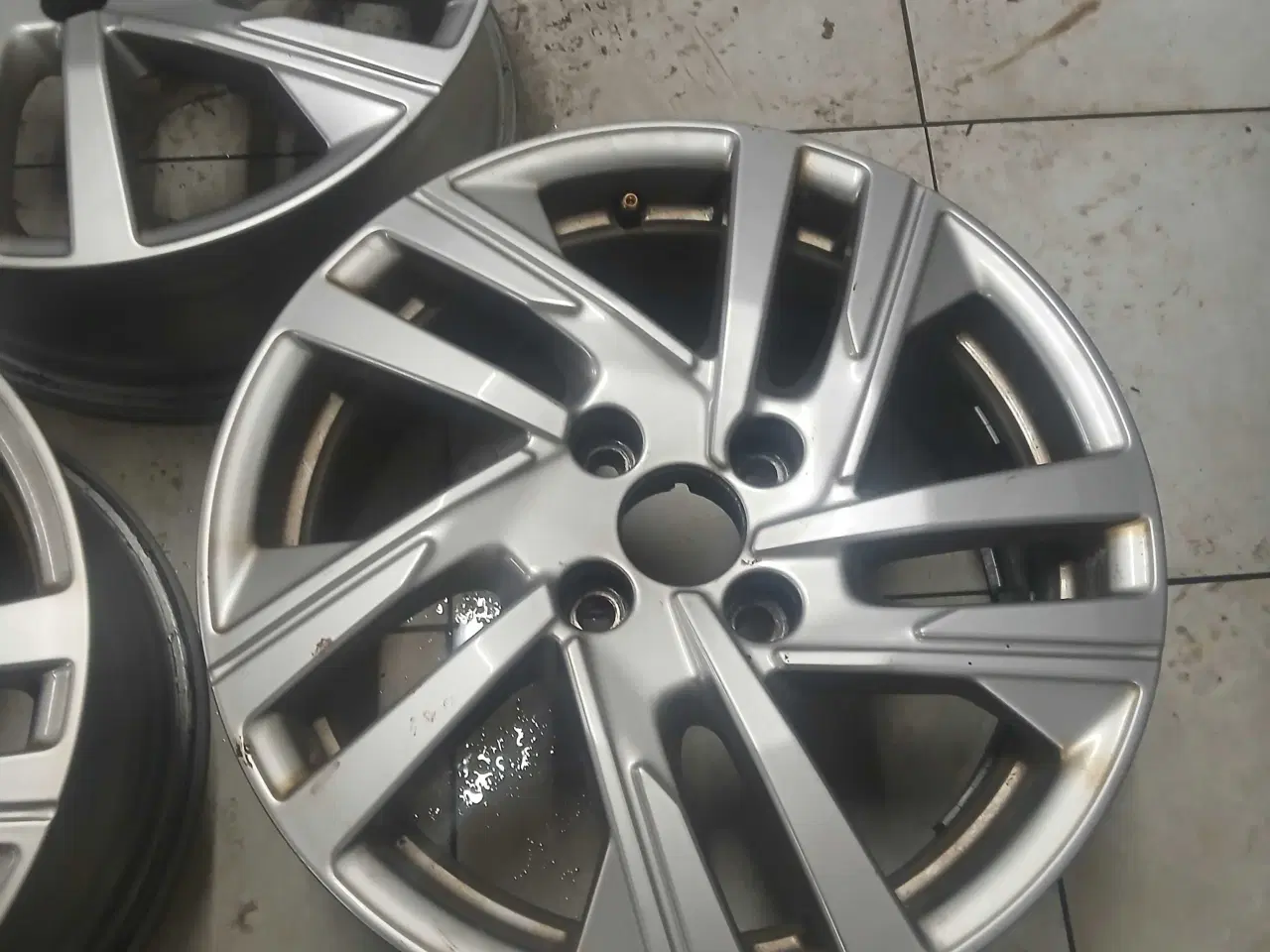 Billede 2 - Alufælge til peugoet 208