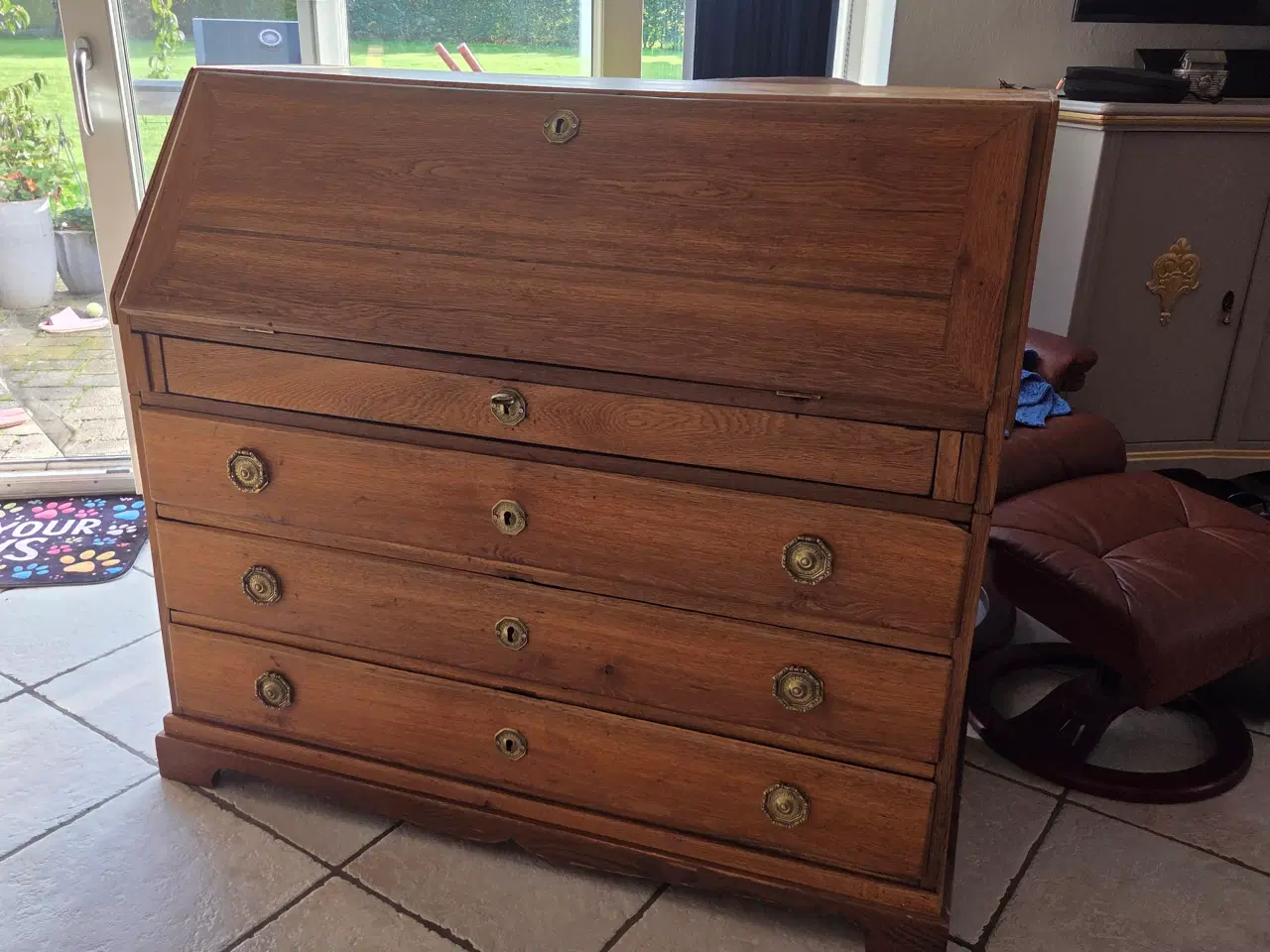 Billede 1 - Massiv Chatol sælges