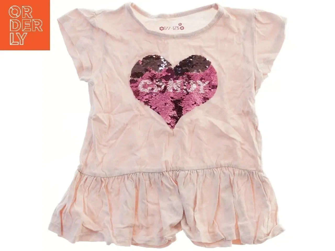 Billede 1 - Lyserød T-shirt med paillet hjerte (str. 122)