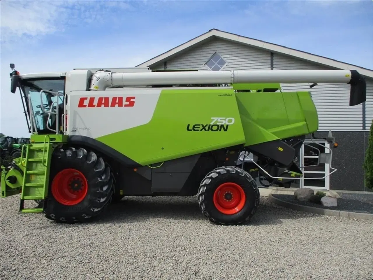 Billede 11 - CLAAS LEXION 750 Gårdmaskine med V900 skærebord.