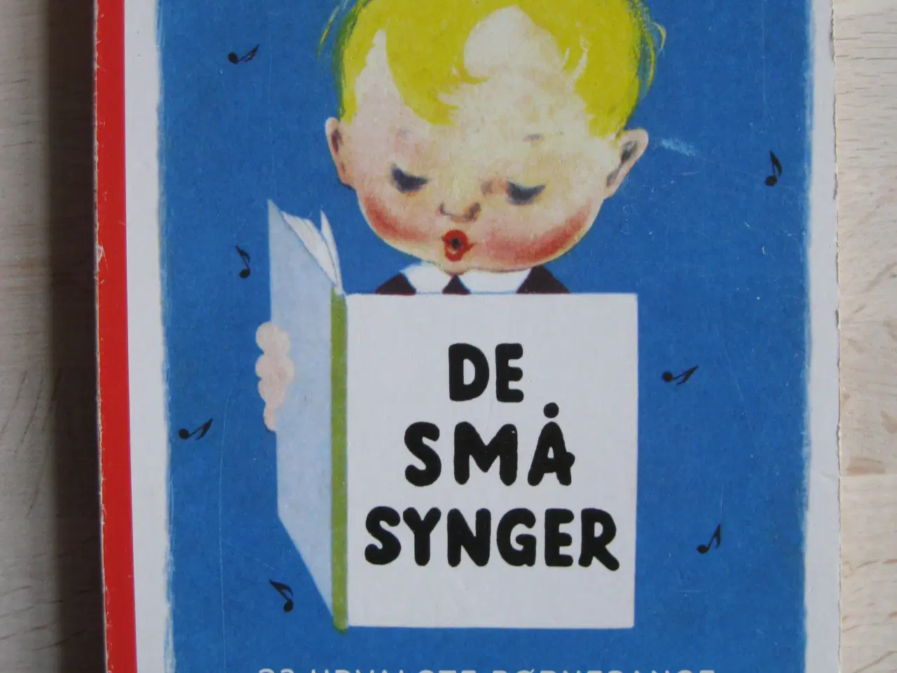 Billede 1 - DE små synger - stor bog med papsider ;-)