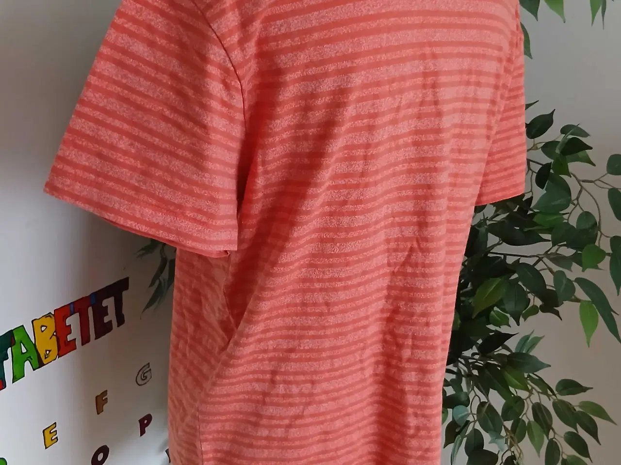 Billede 4 - T-shirt. Lindbergh. XL