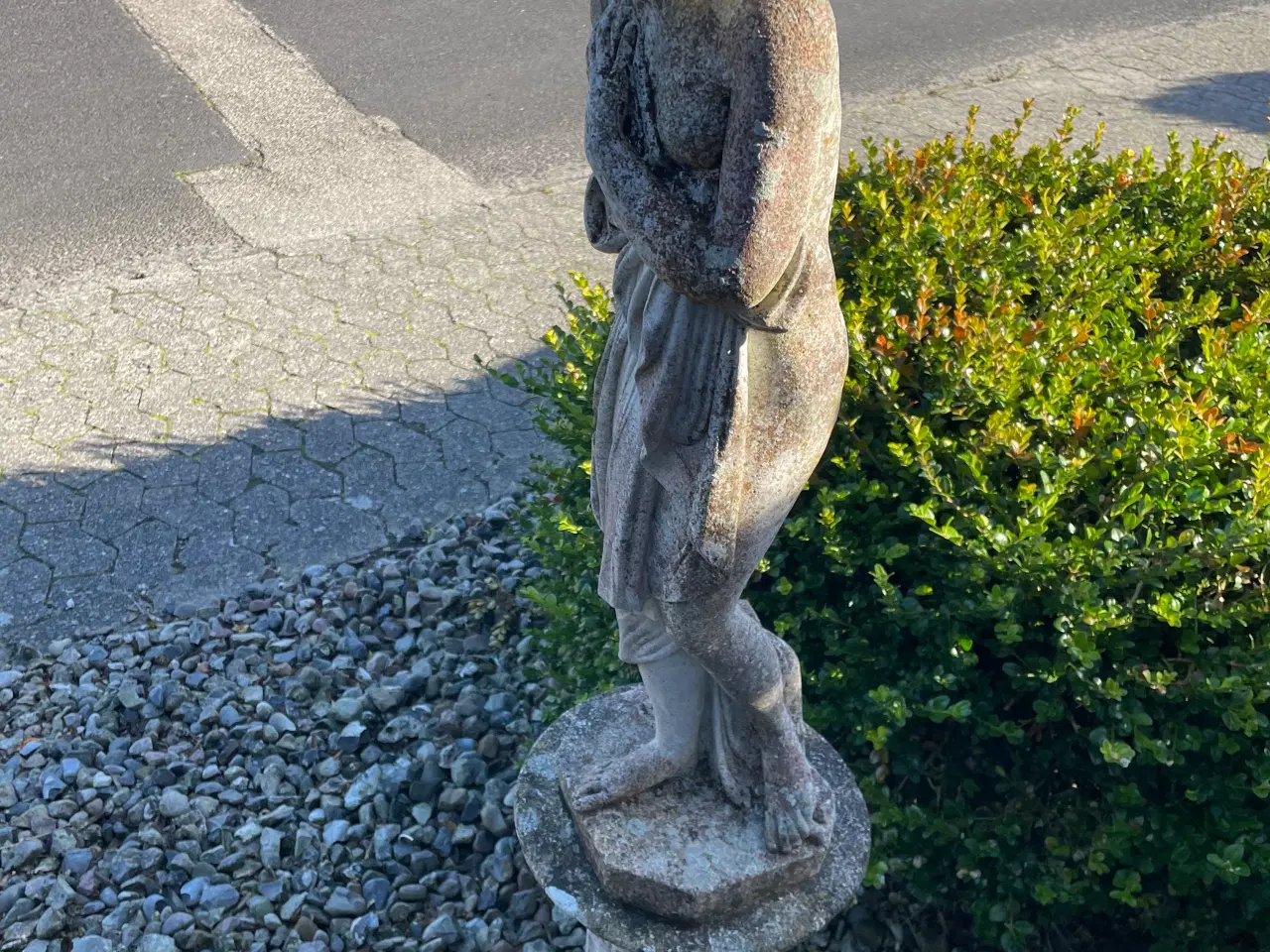 Billede 2 - Smuk fransk sandstens figur 