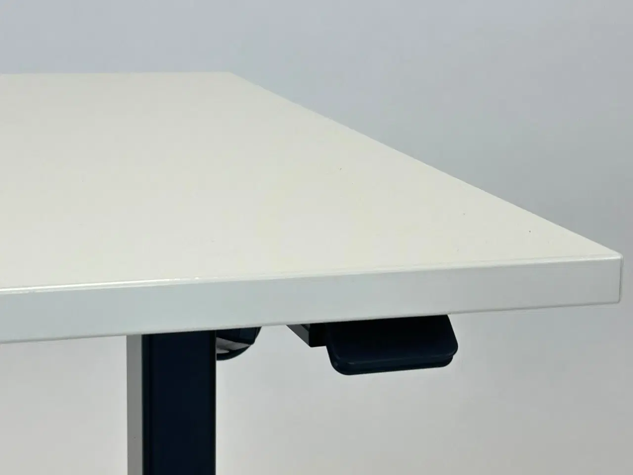 Billede 4 - Hæve-/sænkebord 140x80 - Linak