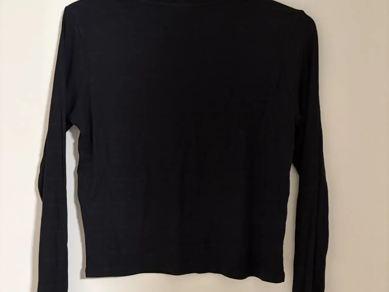 Billede 2 - Langærmet sort croptop