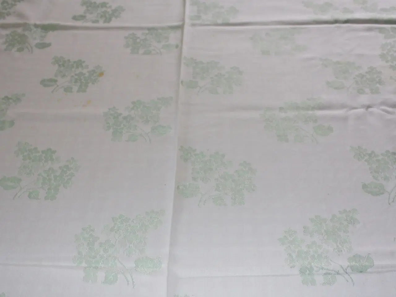 Billede 4 - Lys grøn dug med 11 servietter, 125 x 235 cm