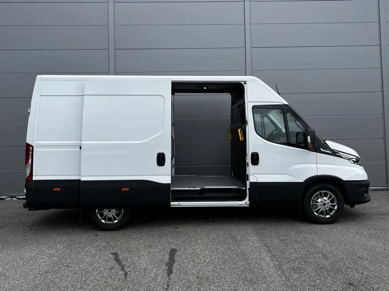 Billede 11 - Iveco Daily 3,0 35S18 12m³ Van AG8