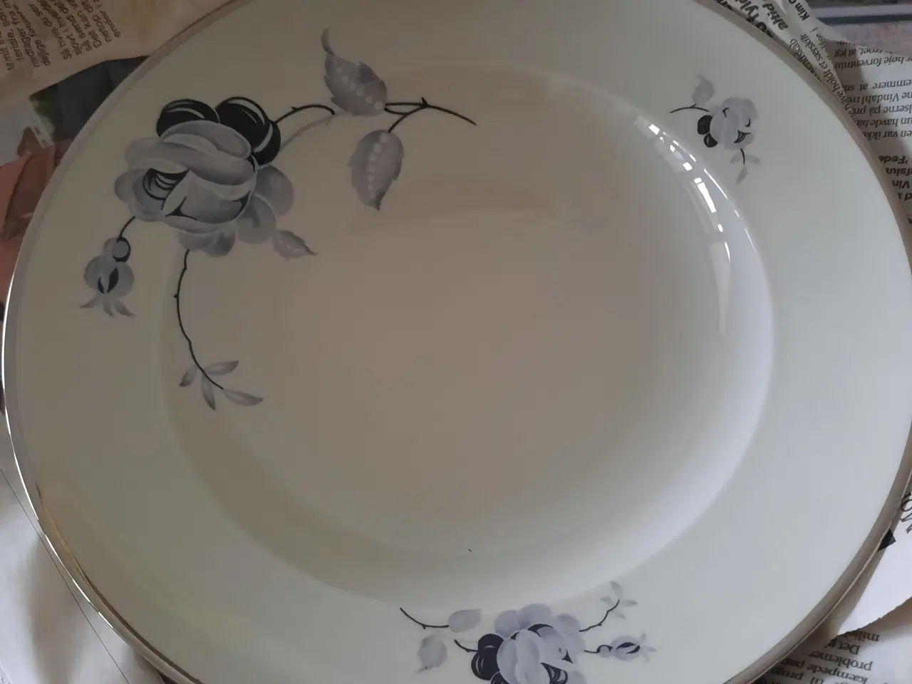 Billede 1 - Smukt spisestel med grå blomster