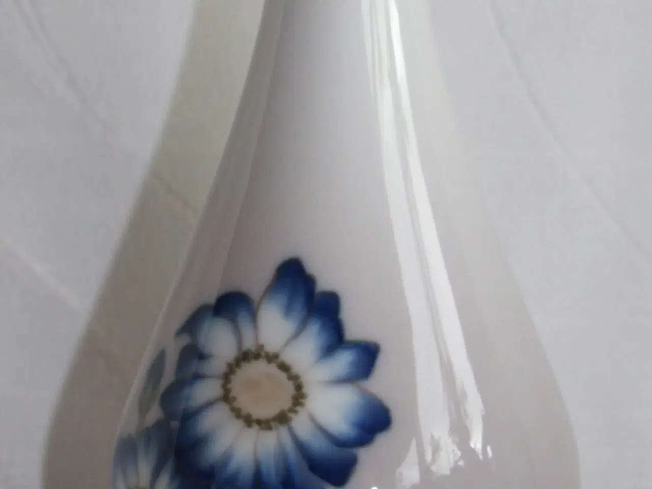 Billede 3 - Vase med blomster fra Bing og Grøndahl