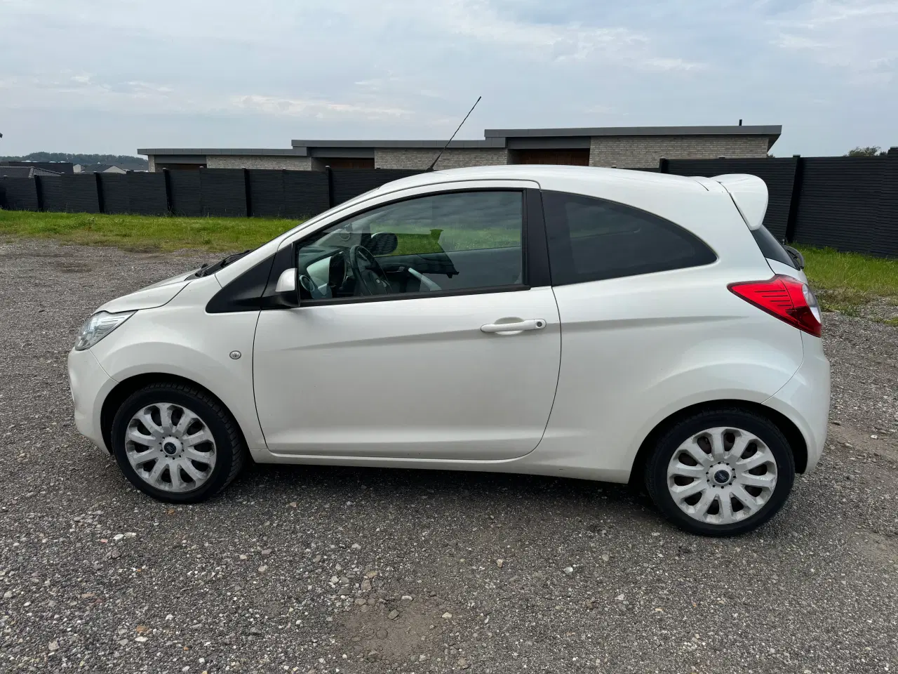 Billede 3 - SÆLGES: Ford Ka 1.2 - 2013, KUN 99.000 KM, VELHOLD