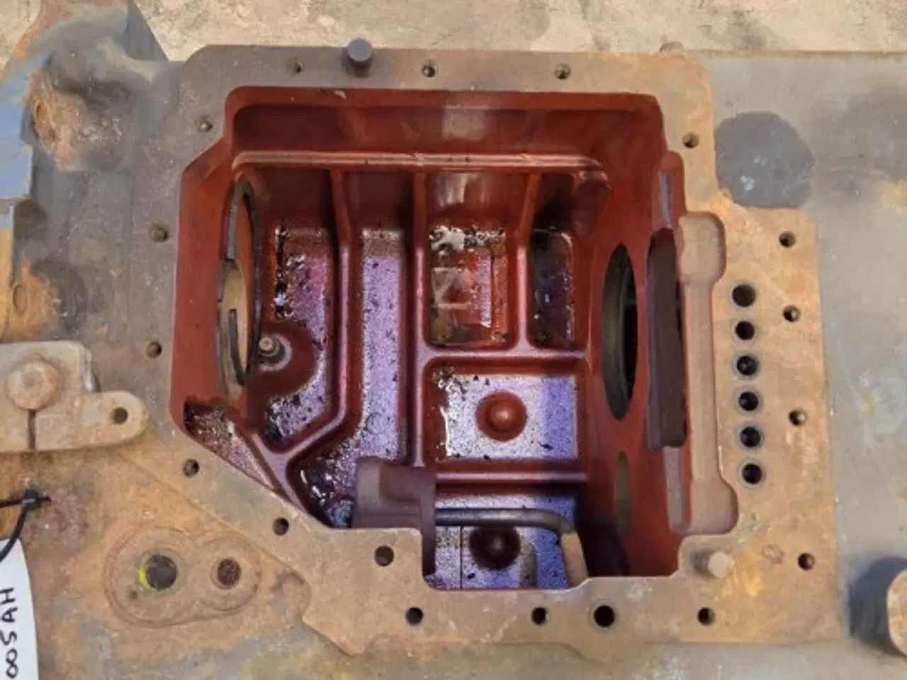 Billede 9 - New Holland 8340 Gearkasse Hus F0NN7005AH