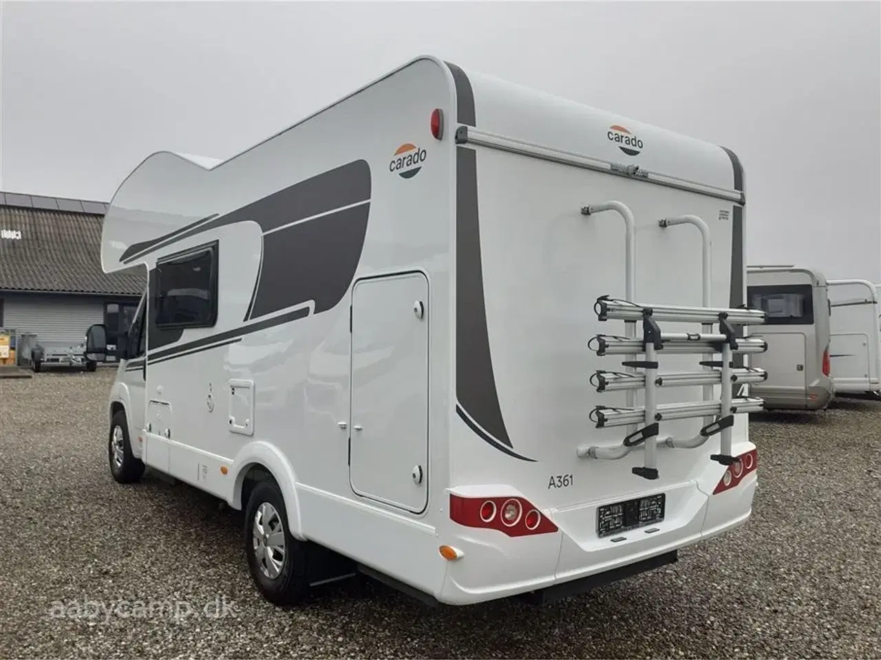 Billede 3 - 2022 - Carado A361   Alkove model. 6 selepladser. elekstrisk trin. cykelstativ til 4 cykler.