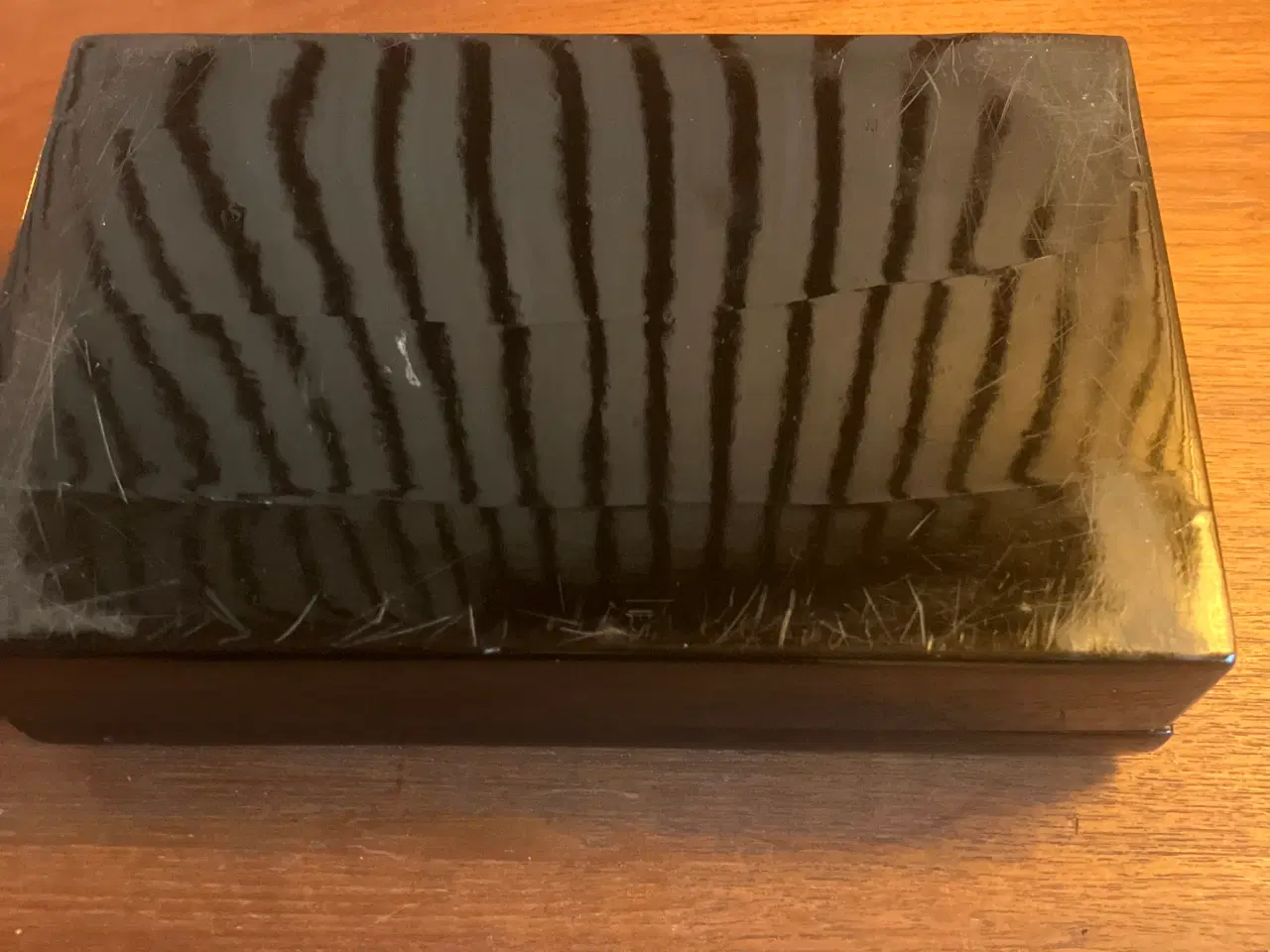 Billede 3 - Sort lak Smykkeskrin med perlemorsindlæg