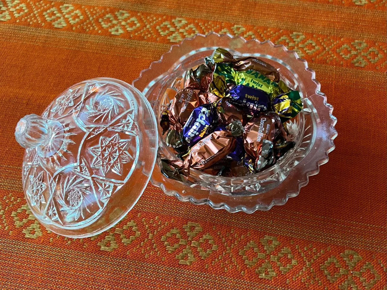 Billede 3 - Dekoreret bonbonniere glas skål med låg