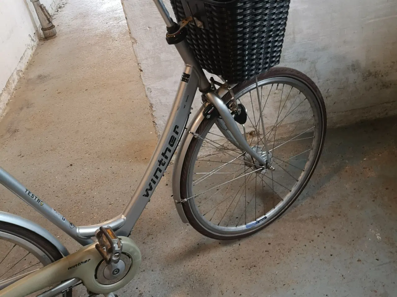 Billede 9 - Winther 28" 54 cm høje 7 gear ,ABUS-lås med én nøg