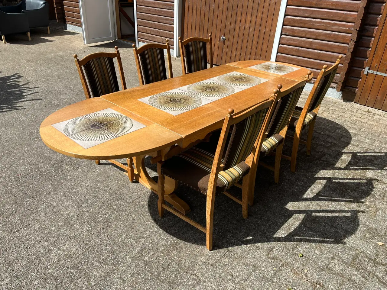 Billede 2 - spisebord med stole