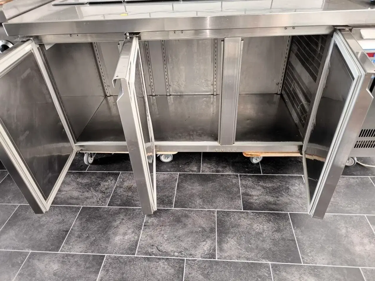 Billede 4 - Kølebord GRAM
