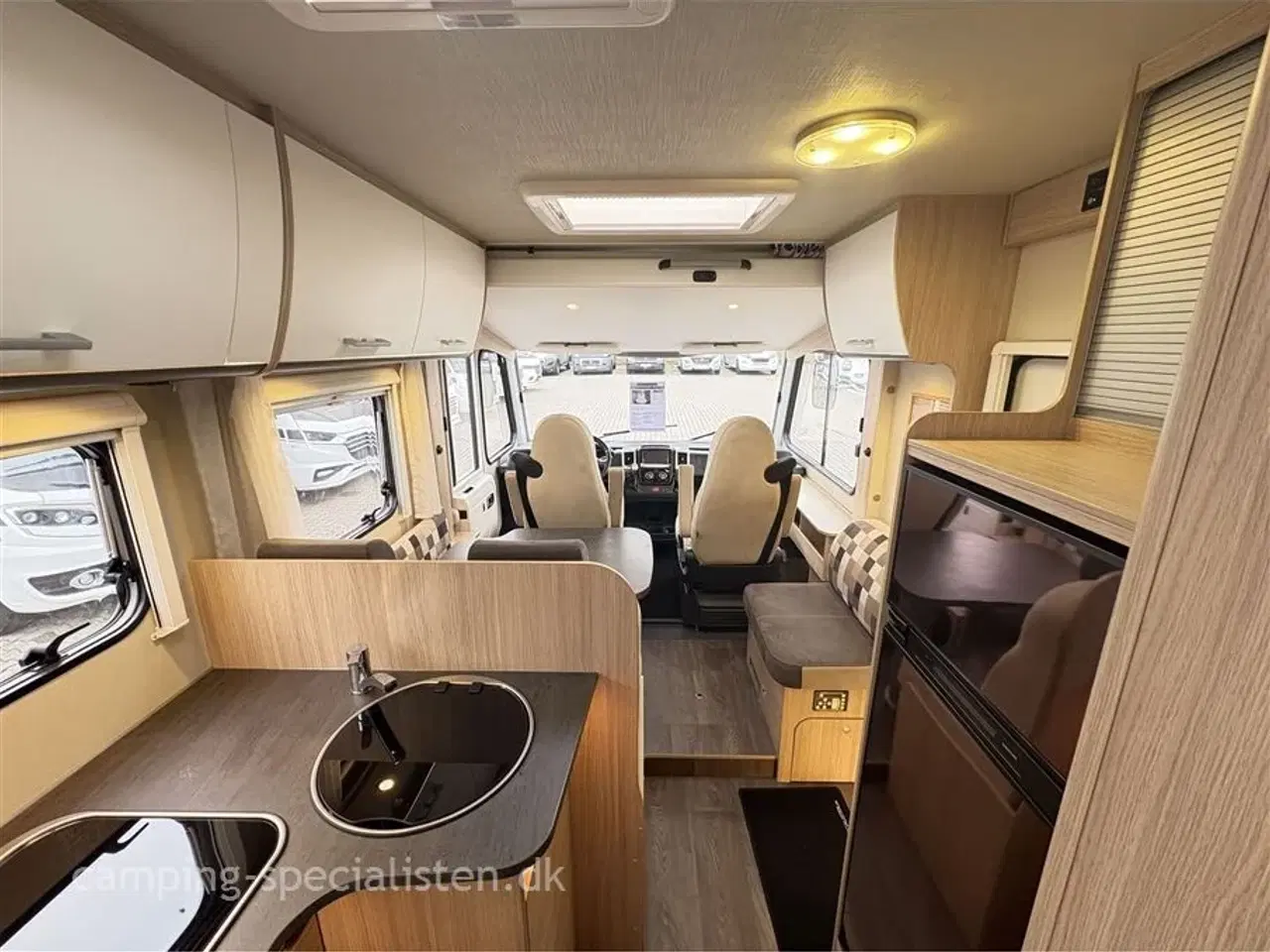 Billede 15 - 2019 - SunLight I 69 L Activ Automatgear SunLight T 69 L 2019 - helintegreret autocamper med queensbed - Se den nu hos Camping-Specialisten.dk