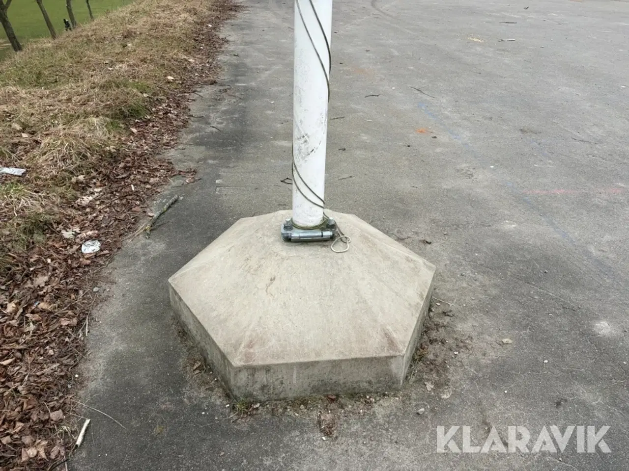 Billede 12 - Flagstænger med beton blok fod 2 styk