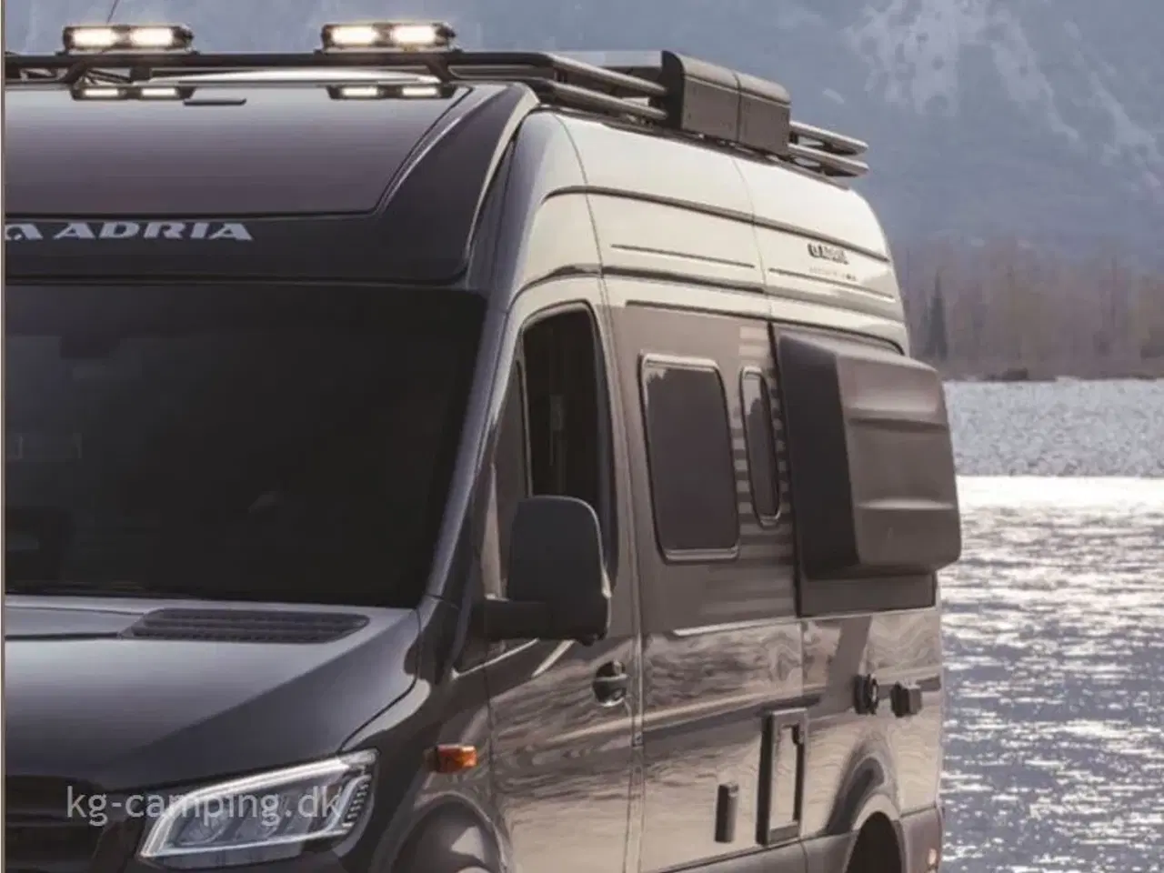 Billede 4 - 2026 - Adria Supertwin MB 600 SPB   NYHED i Danmark ADRIA SUPERTWIN MB 600 SPB på Mercedes chassis - hjemtages på bestilling.