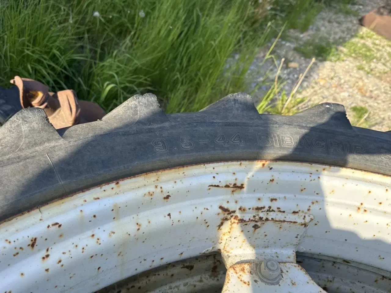 Billede 5 - Michelin 9.5-44 og 8.3r32. Prisen er for alle 6 stk.