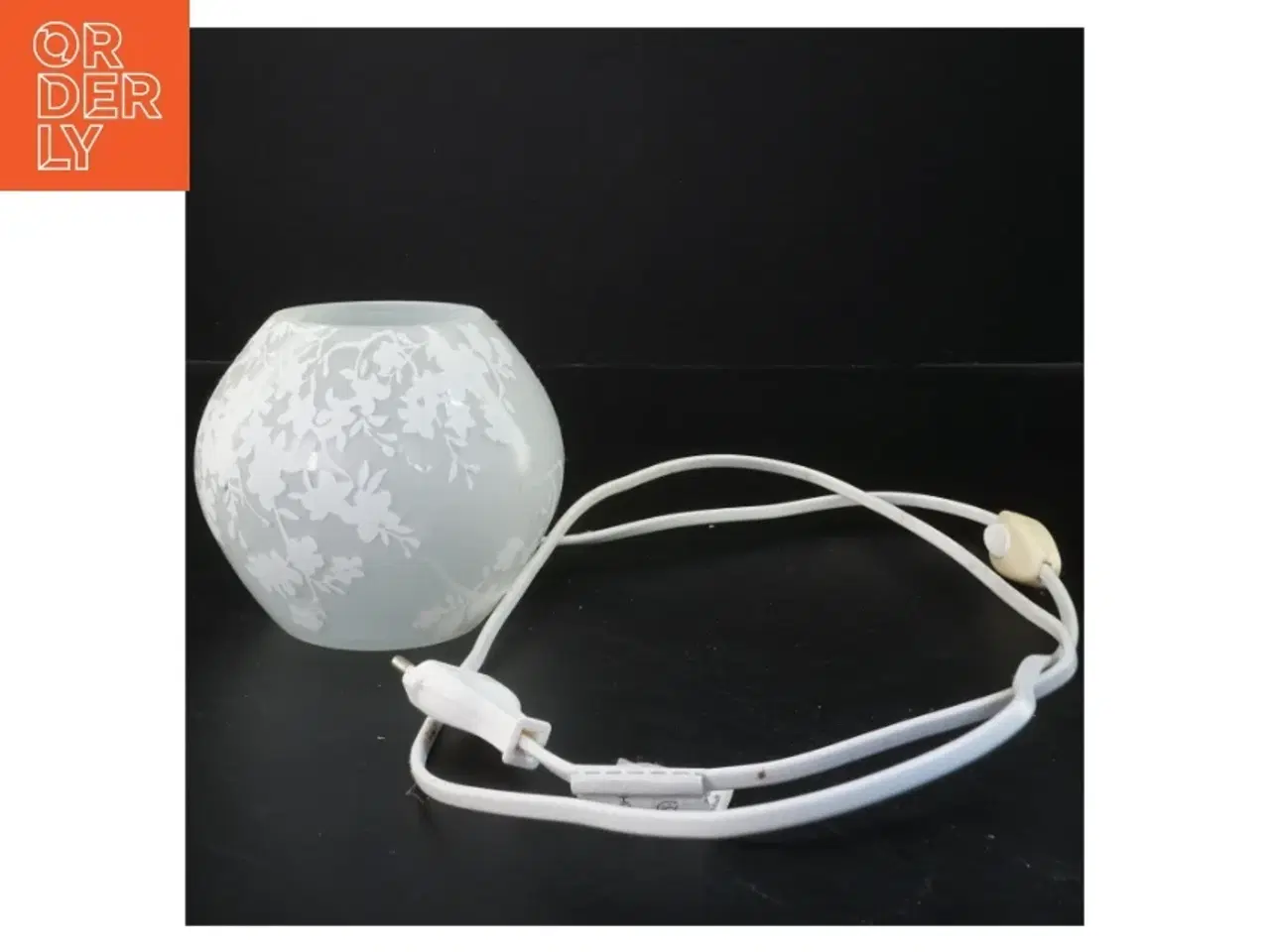 Billede 2 - Lille glaslampe med blomstermønster (str. 11x11 cm)