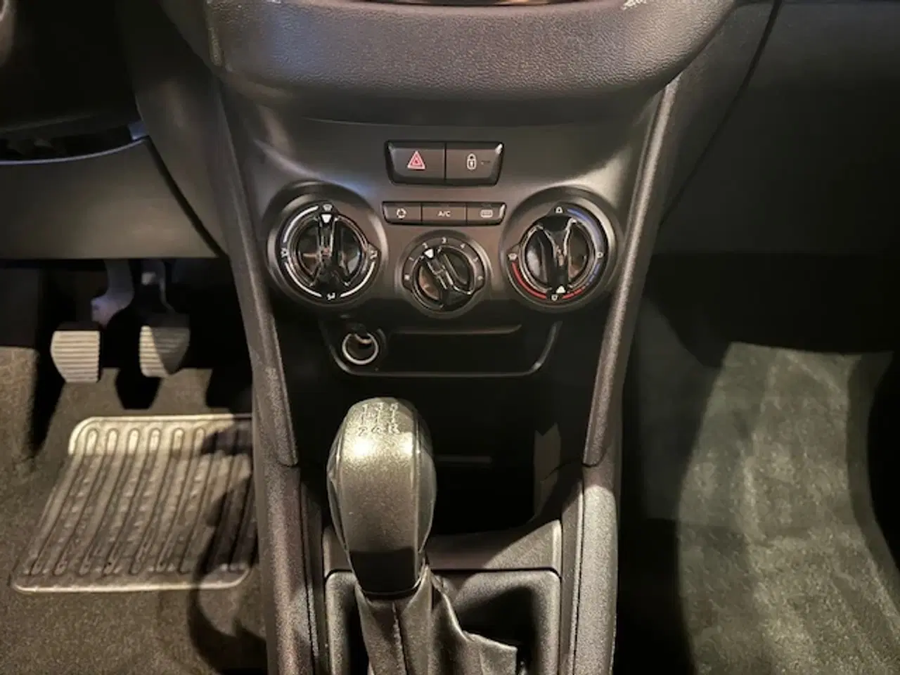 Billede 15 - 208 med fuld service.