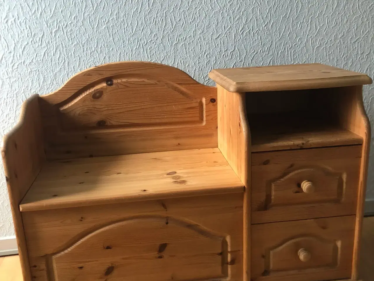 Billede 1 - Entremøbel med opbevaring