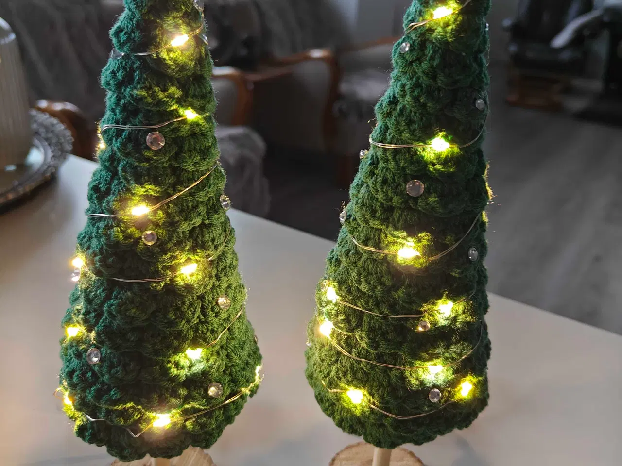 Billede 2 - Hæklede juletræer med lyskæde