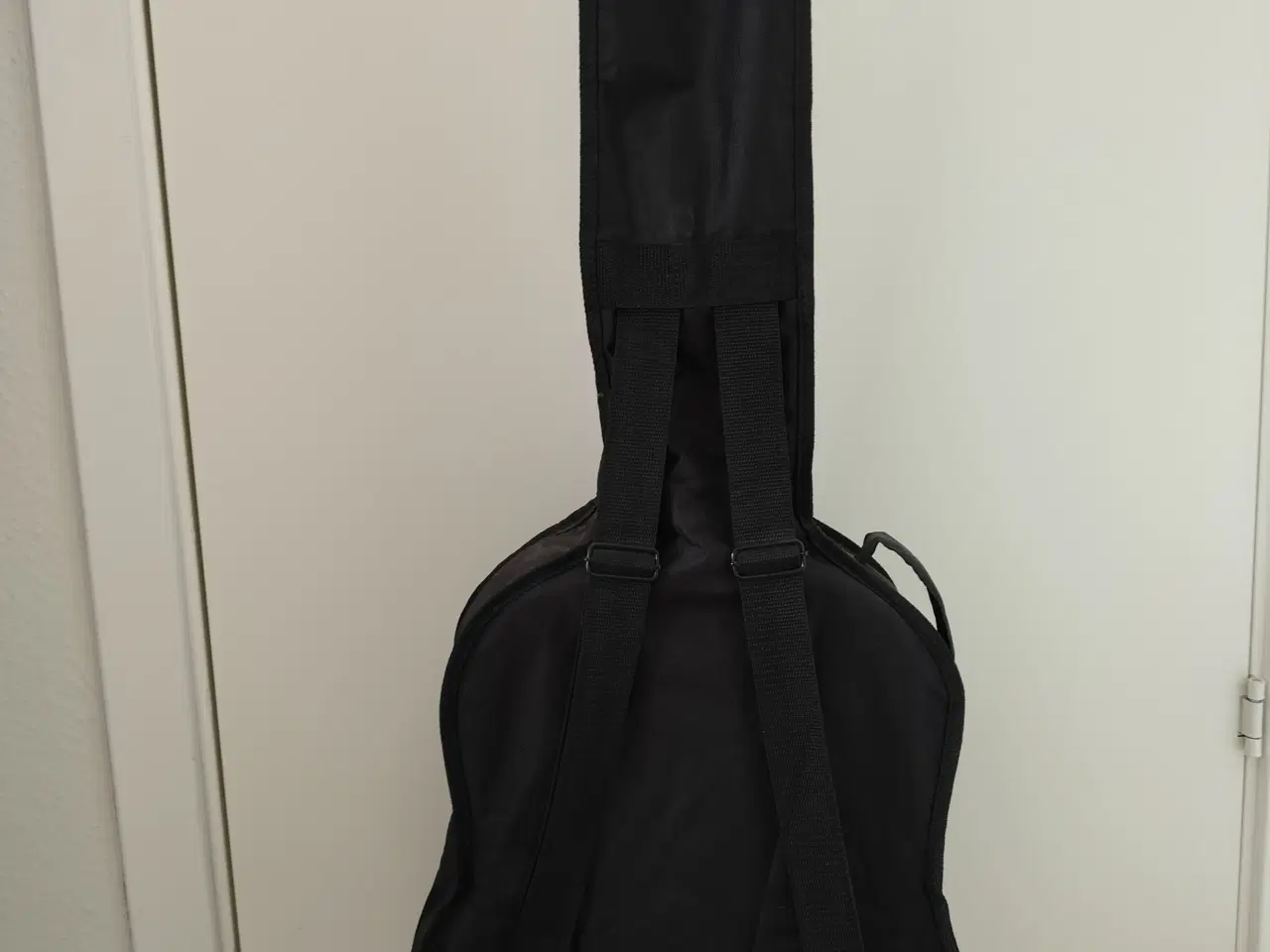 Billede 3 - Pæn og velholdt billig guitar