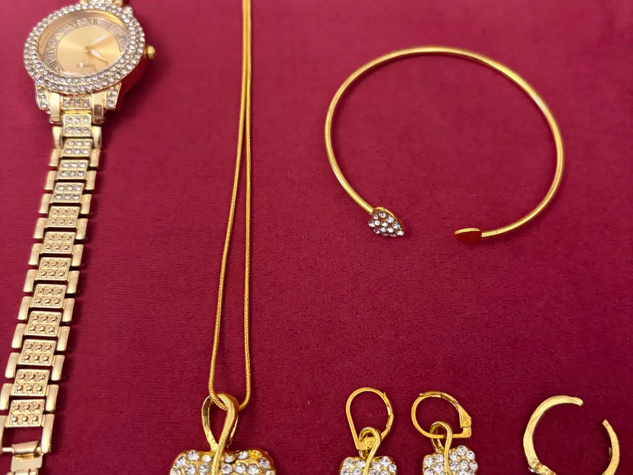 Billede 1 - Valentines smykkesæt