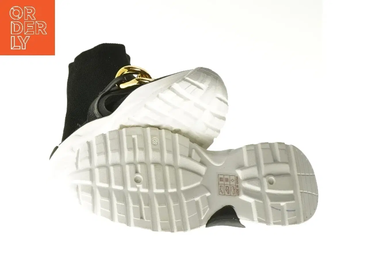 Billede 3 - Sort sneakers med guldkæde (str. 38 )