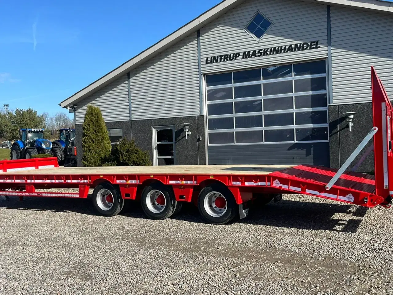 Billede 20 - Tyrone 27TLL LANG MODEL med Affjedret træk og affjedret aksler. Med hydrauliske ramper og værktøjskasse