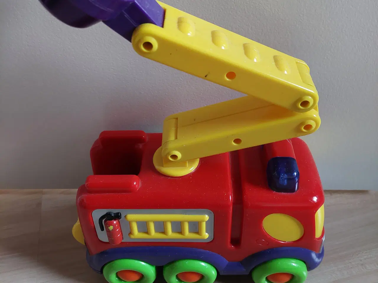 Billede 2 - Fin Rød Brandbil fra Toy/m Lyd og lys 