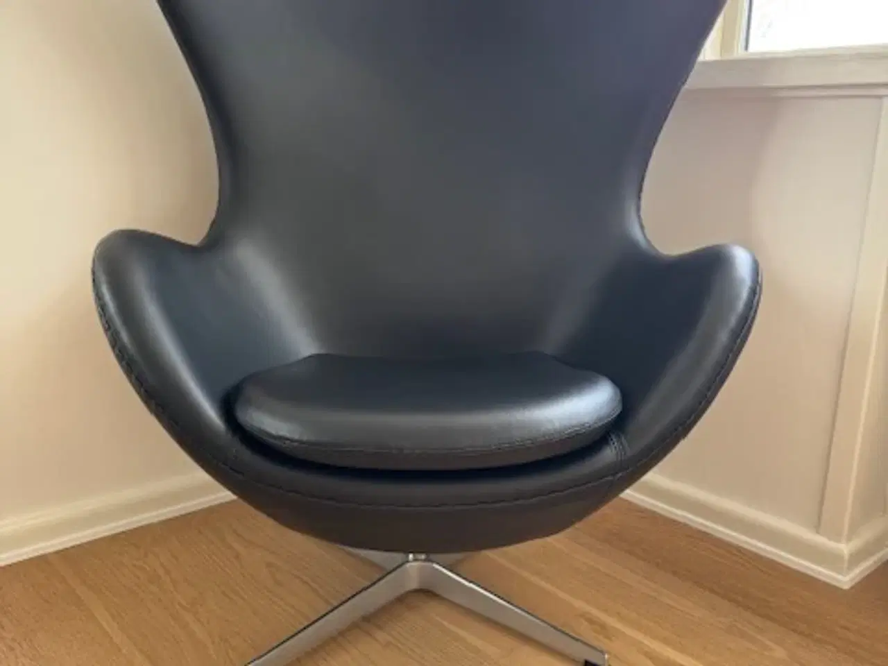 Billede 3 - Lounge drejestol med fodskammel