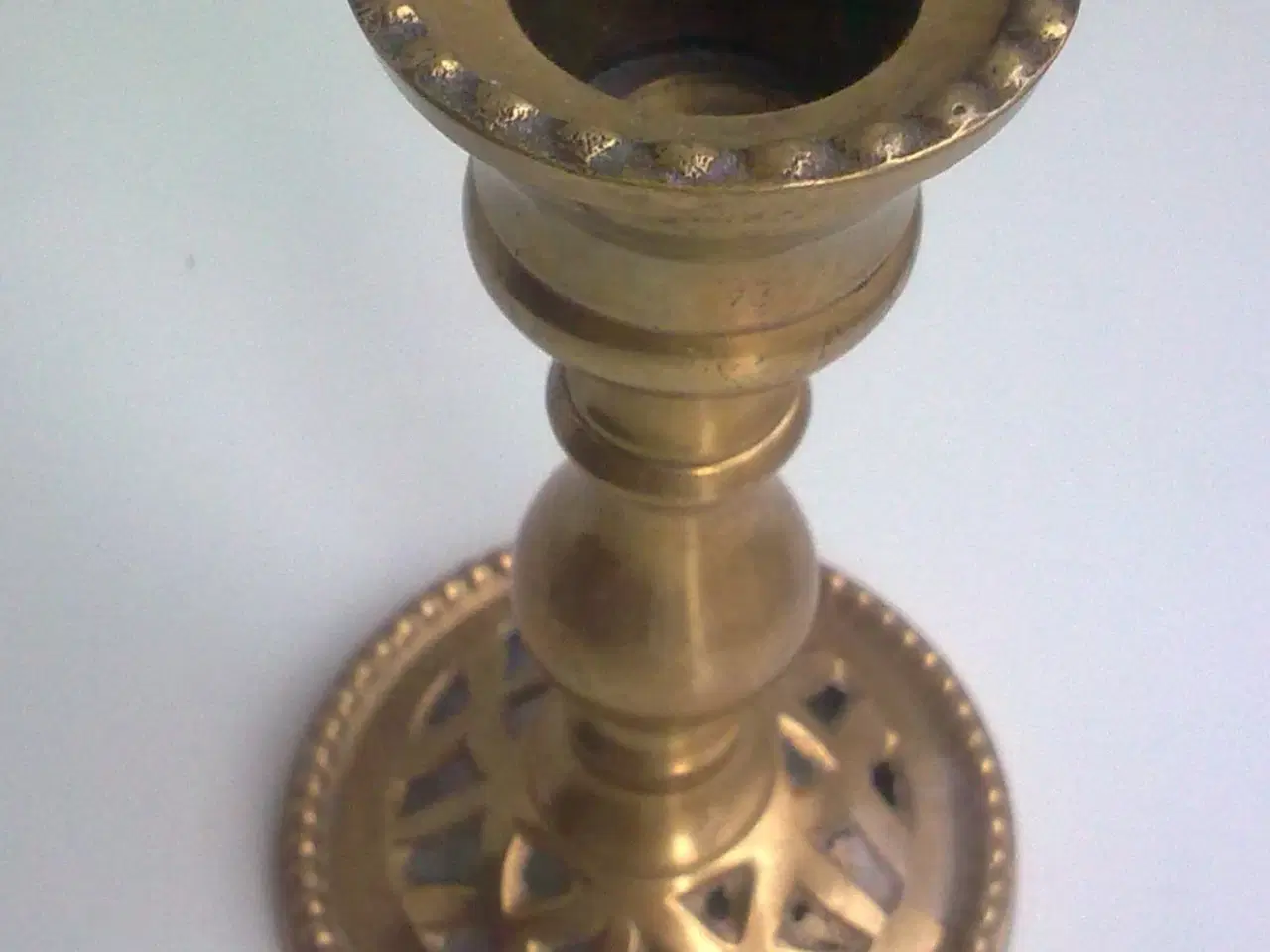 Billede 18 - Granathylster vase med nittet fod