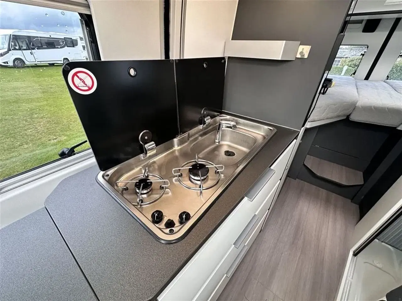 Billede 8 - 2019 - Adria Twin Supreme 640 SLB   Velholdt Camper Van med enkelt senge